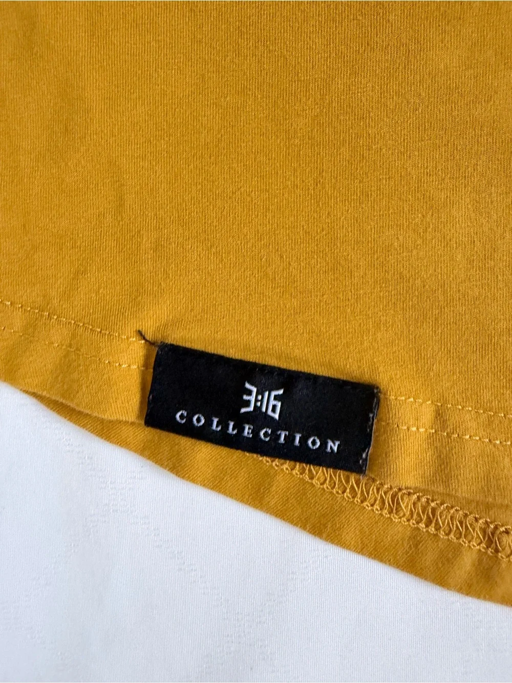 SALVATION Vertical Block Swoop Black & Yellow Short Sleeve Tee XS. T110